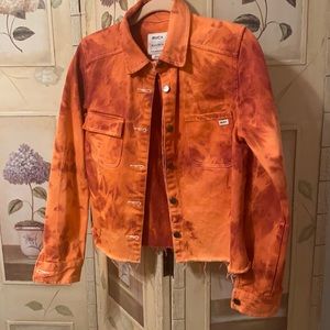 A crop top RVCA tie dye Jean jacket